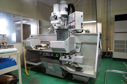NCフライス盤（山崎技研）